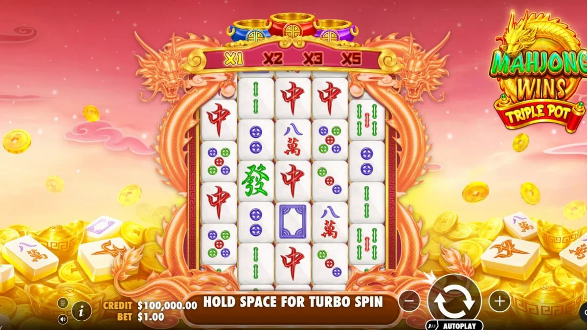 Tampilan visual slot Mahjong Wins Triple Pot dengan elemen Mahjong dan latar belakang medan perang.
